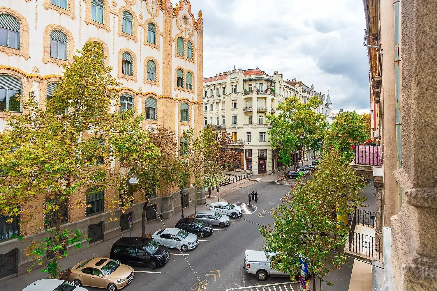 Luxury Art Nouveau Apartment Next To Parliament Building Budapest