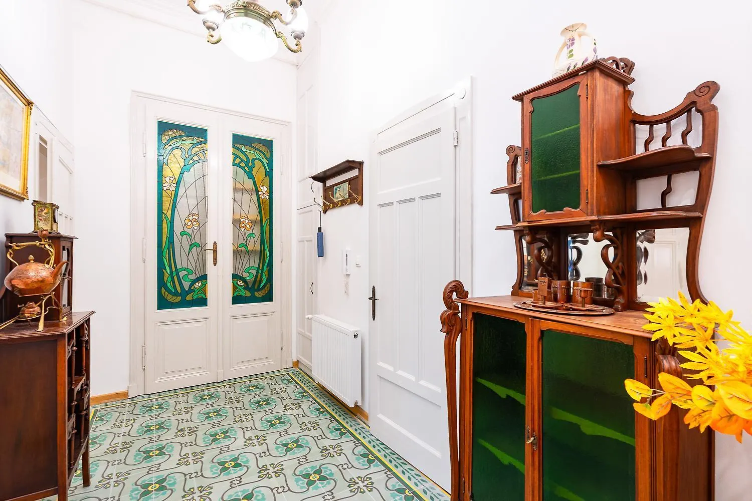 Luxury Art Nouveau Apartment Next To Parliament Building Budapest