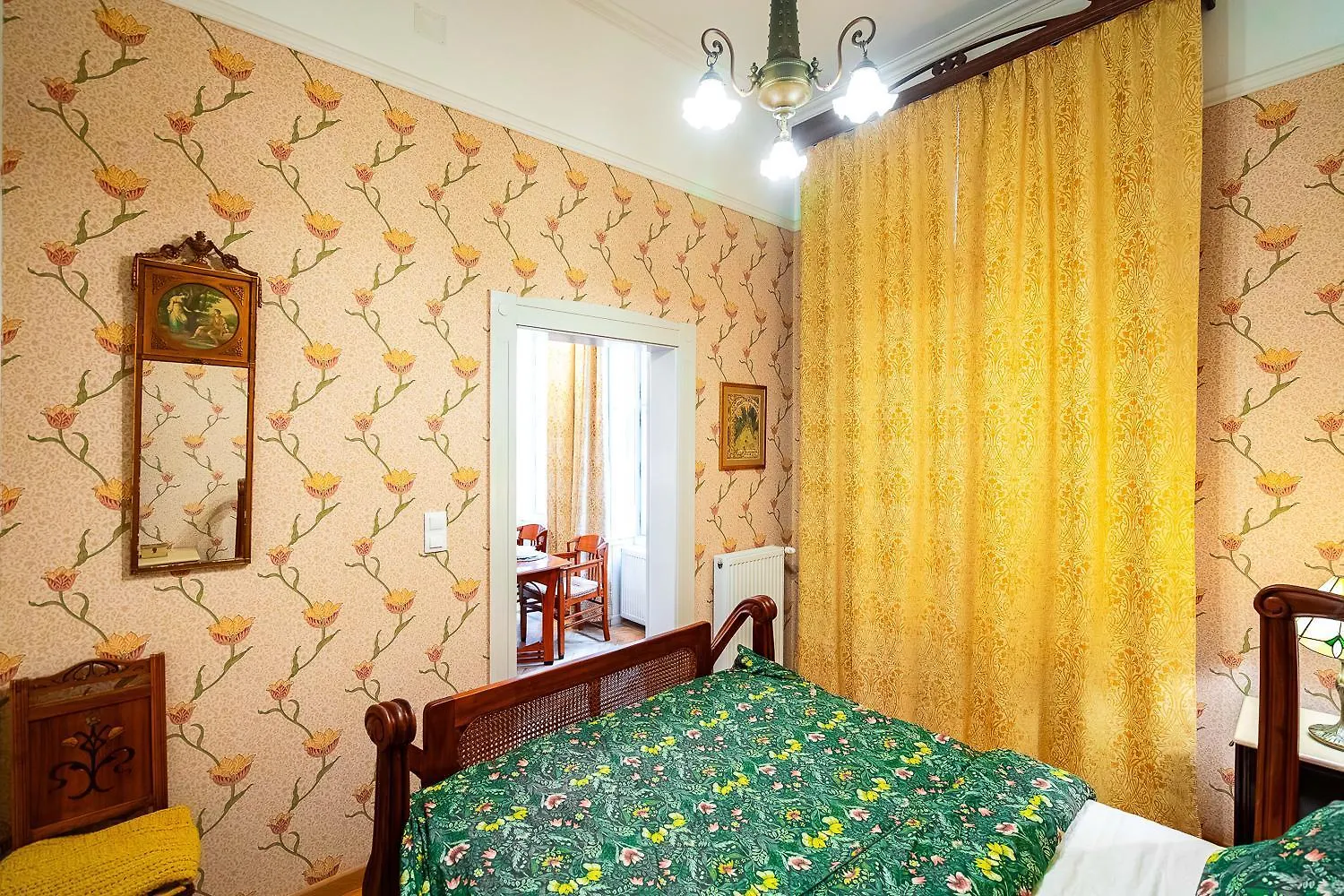 Luxury Art Nouveau Apartment Next To Parliament Building Budapest