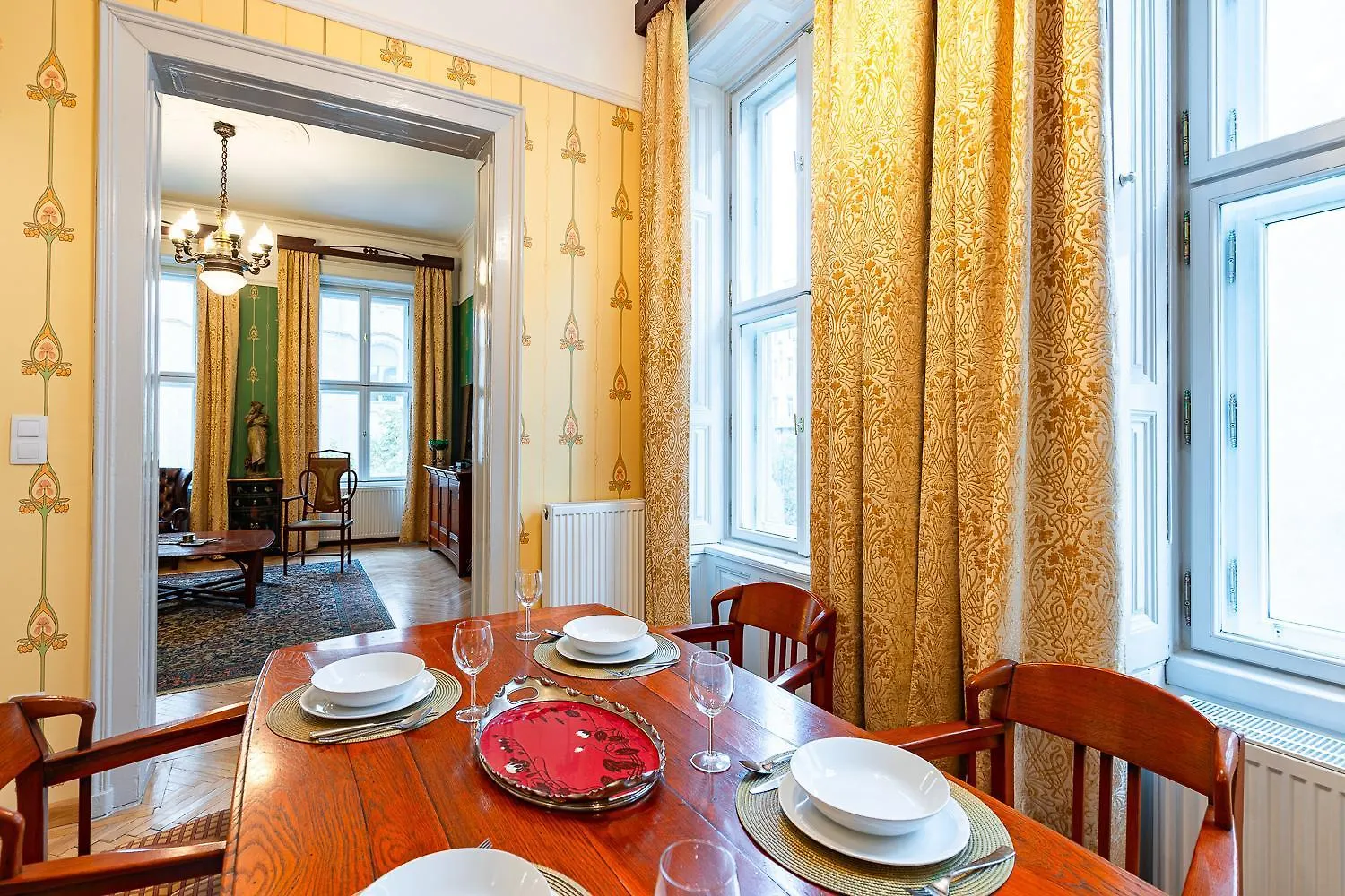 Luxury Art Nouveau Apartment Next To Parliament Building ブダペスト 0*,  ハンガリー