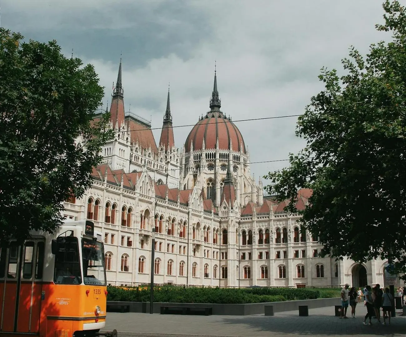 Luxury Art Nouveau Apartment Next To Parliament Building ブダペスト